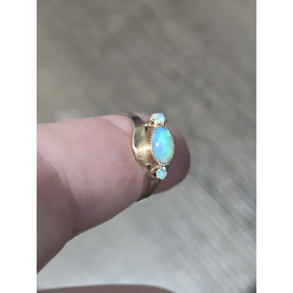 Vintage 10k Yellow Gold Women's Oval Opal Ring w/ 2 round size stones Size 7